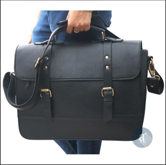 Mens Black Leather Messenger Bag for 15.6 Inch Laptop.