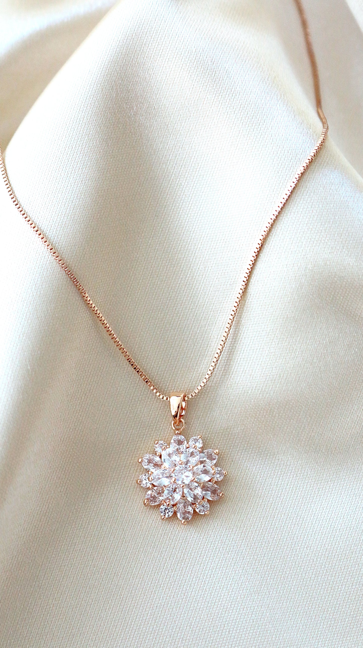 Diamond Sunflower Pendant Necklace 18 Karats Gold Plated - Which Mark