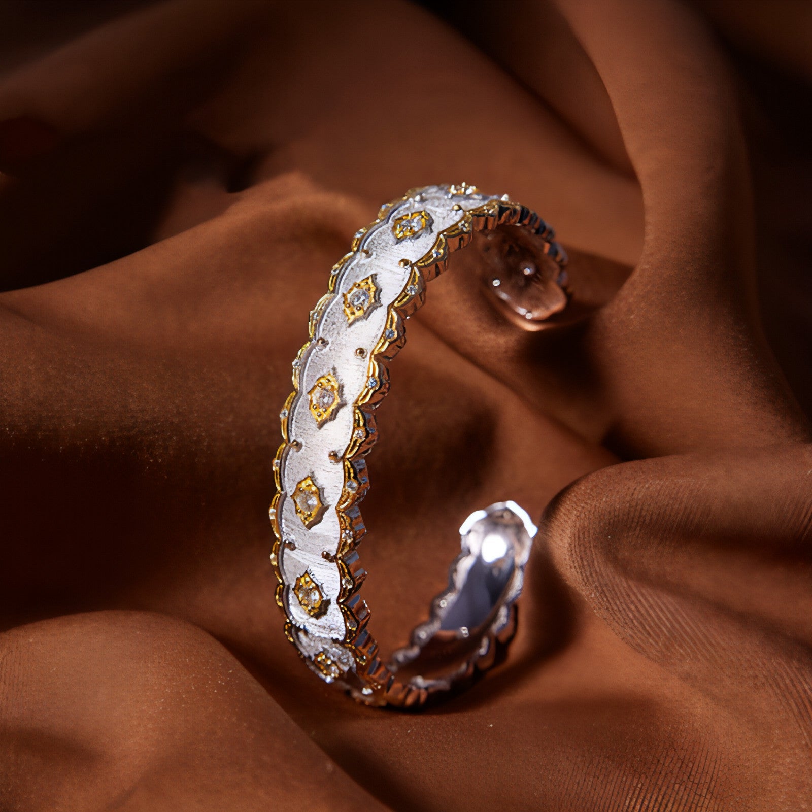 Silver Gold Plated Court Diamond Inlay Bracelet - Which Mark