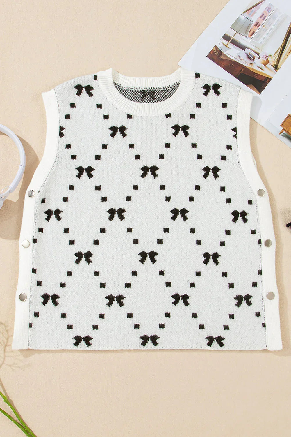 White Bow Pattern Buttoned Side Cropped Sweater Vest - Which Mark