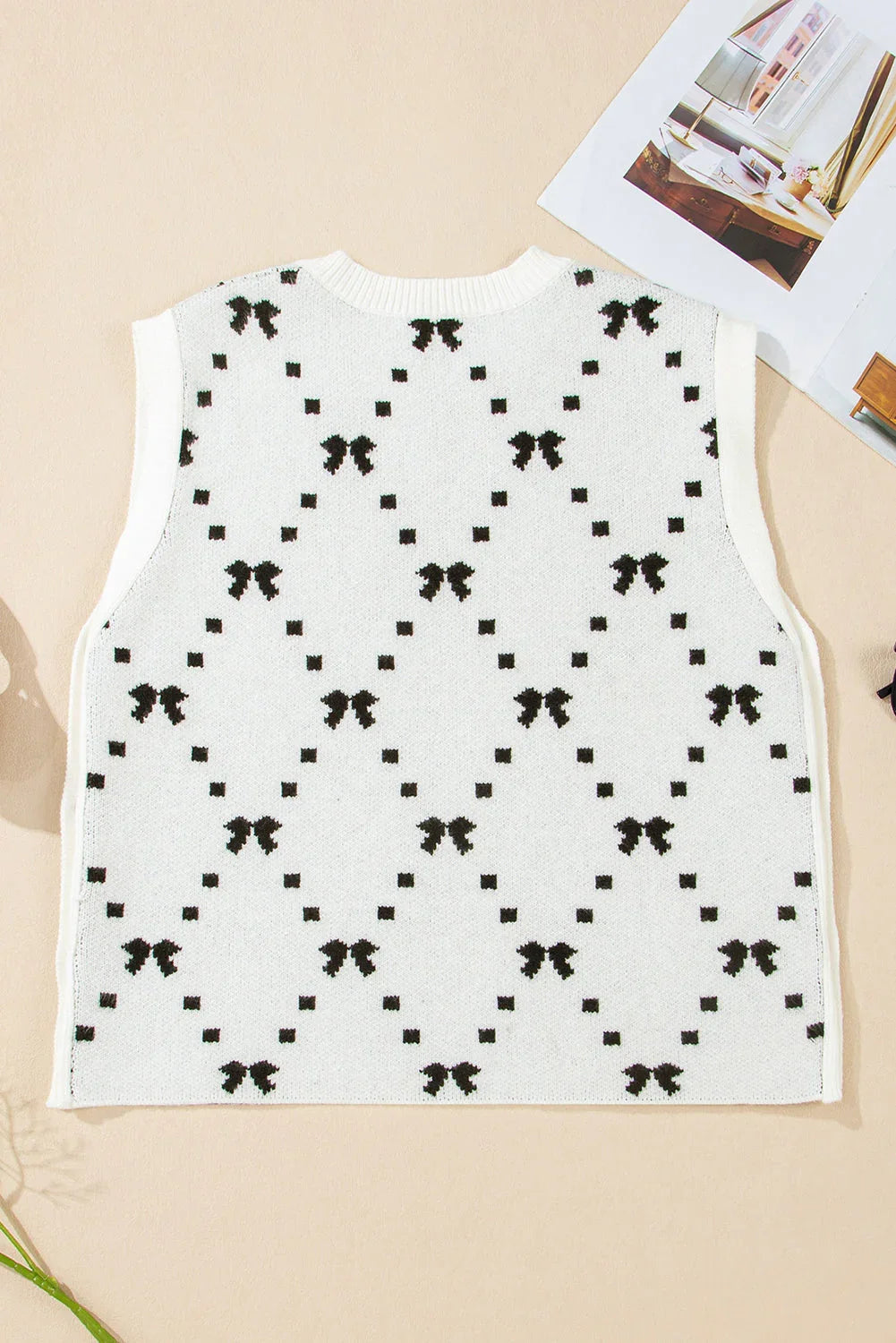 White Bow Pattern Buttoned Side Cropped Sweater Vest - Which Mark