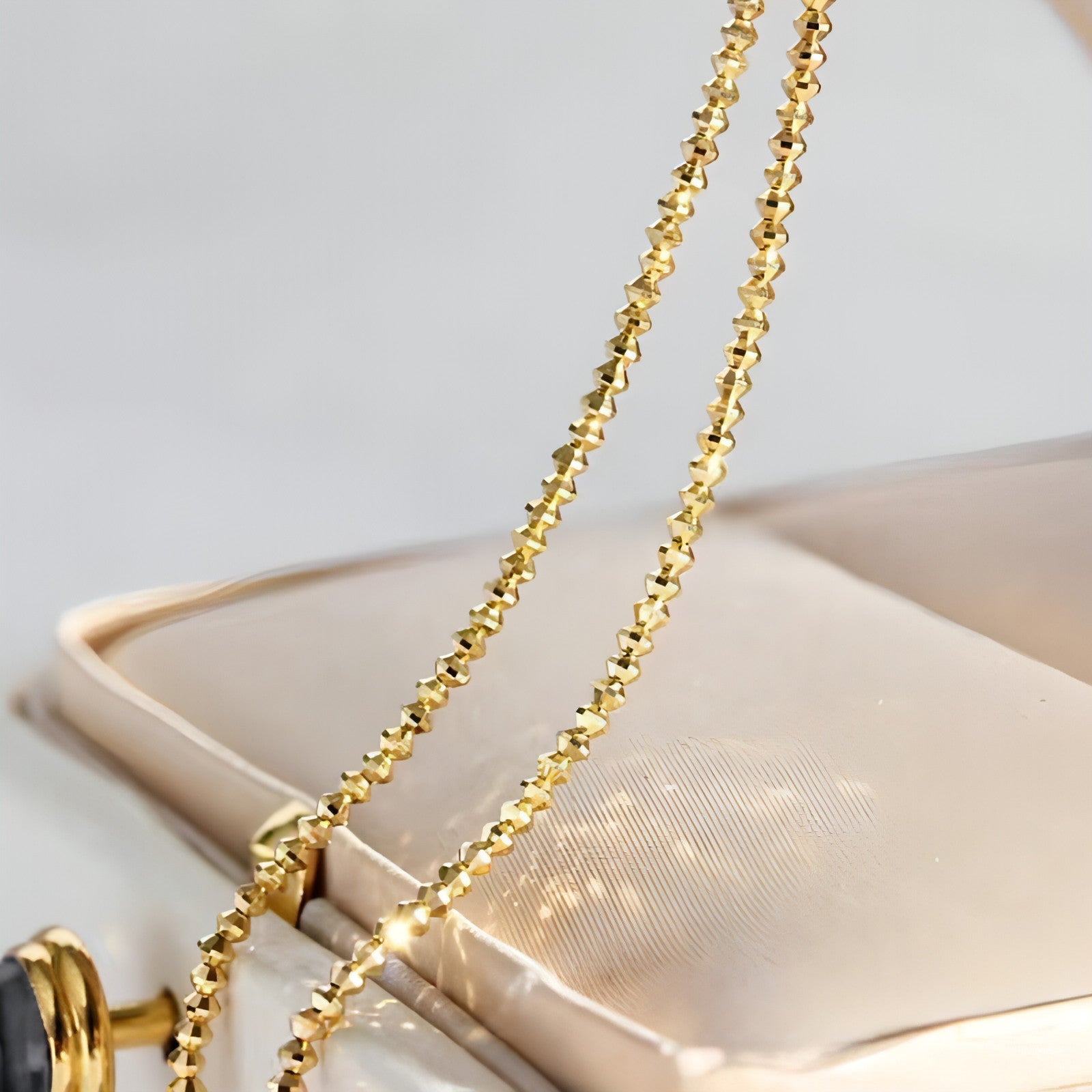 Elegant 18K Gold Bungee Wave Bead Necklace - Which Mark