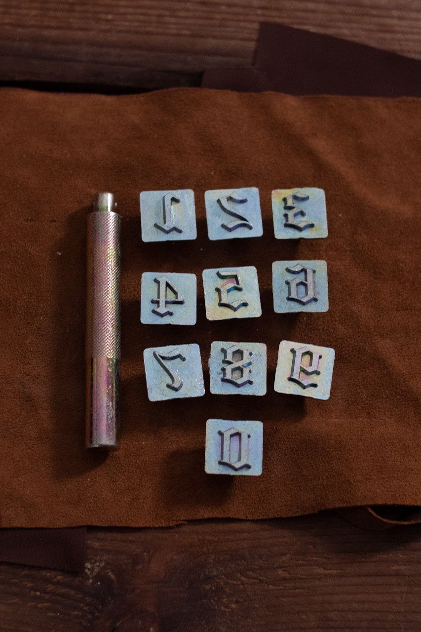 Embossing Tool Set Numbers OLD ENGLISH (19,05 mm) - Which Mark