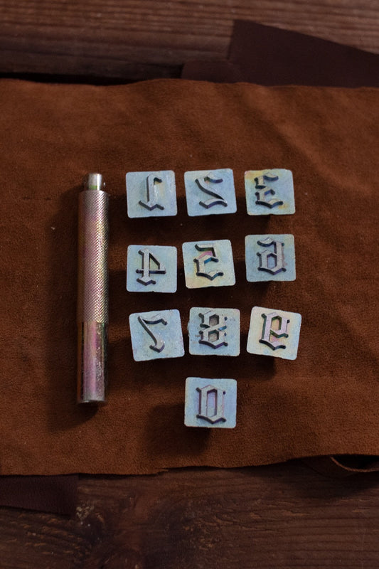 Embossing Tool Set Numbers OLD ENGLISH (19,05 mm) - Which Mark