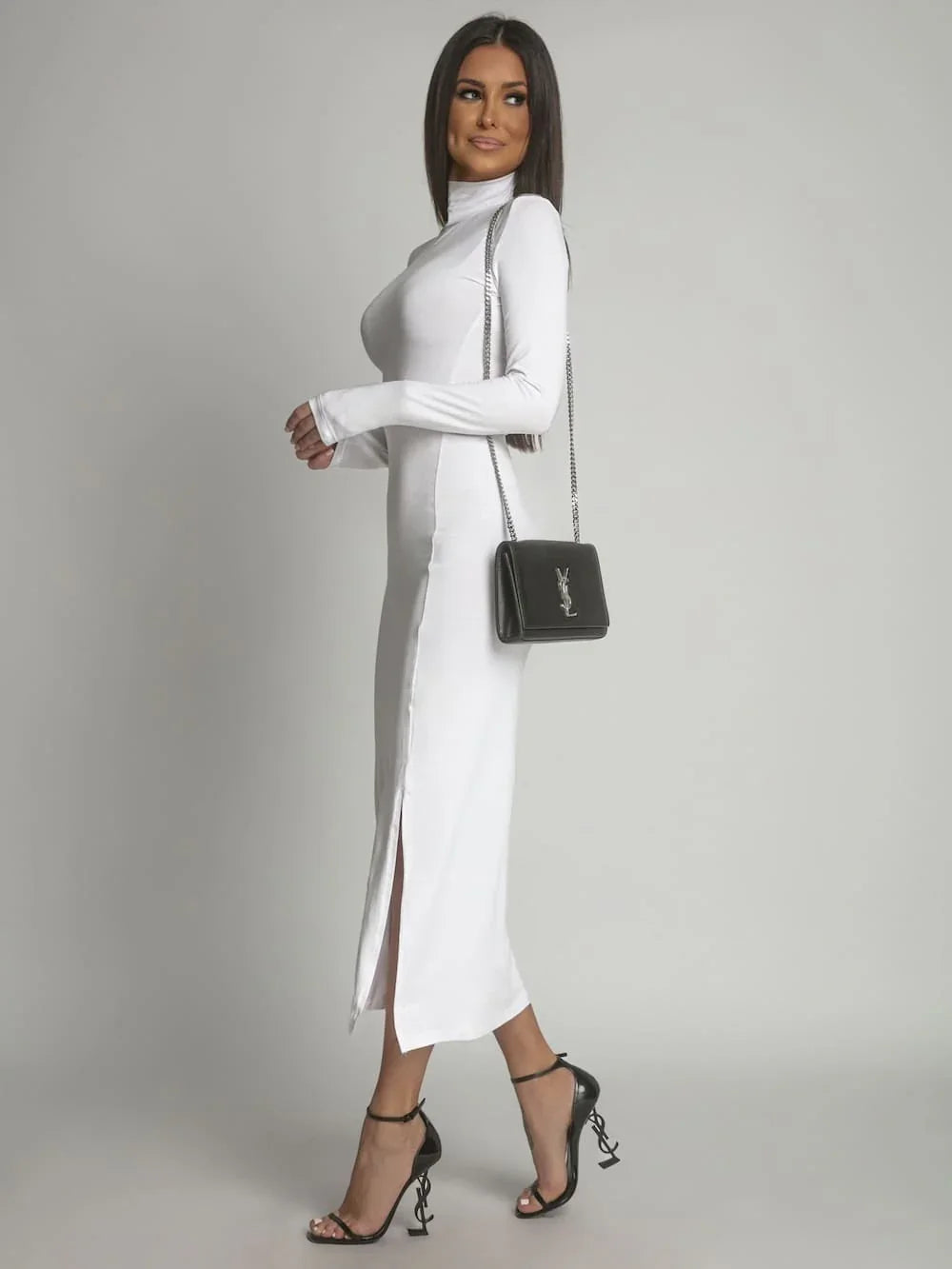Smooth dress with long sleeves and a turtleneck, white FG678 - Which Mark