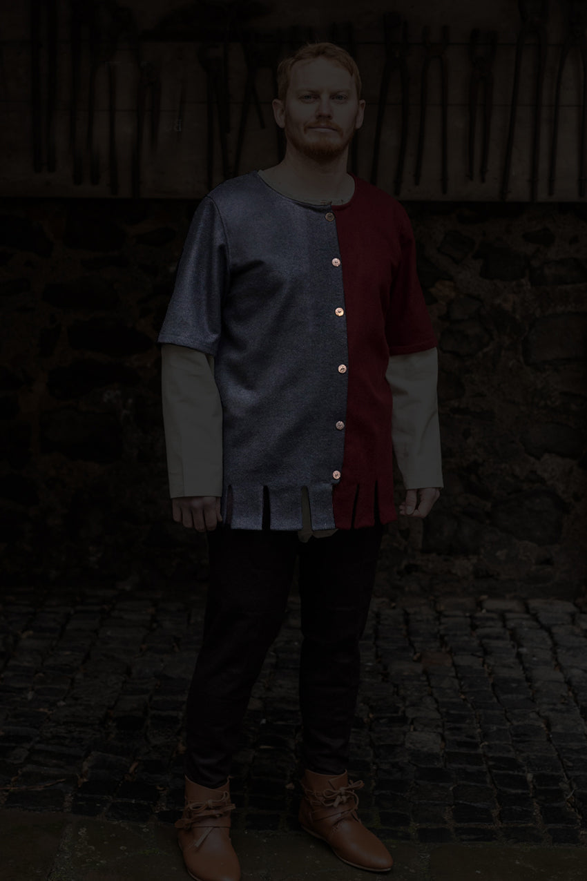 Right Side Surcoat Aleran Black - Which Mark
