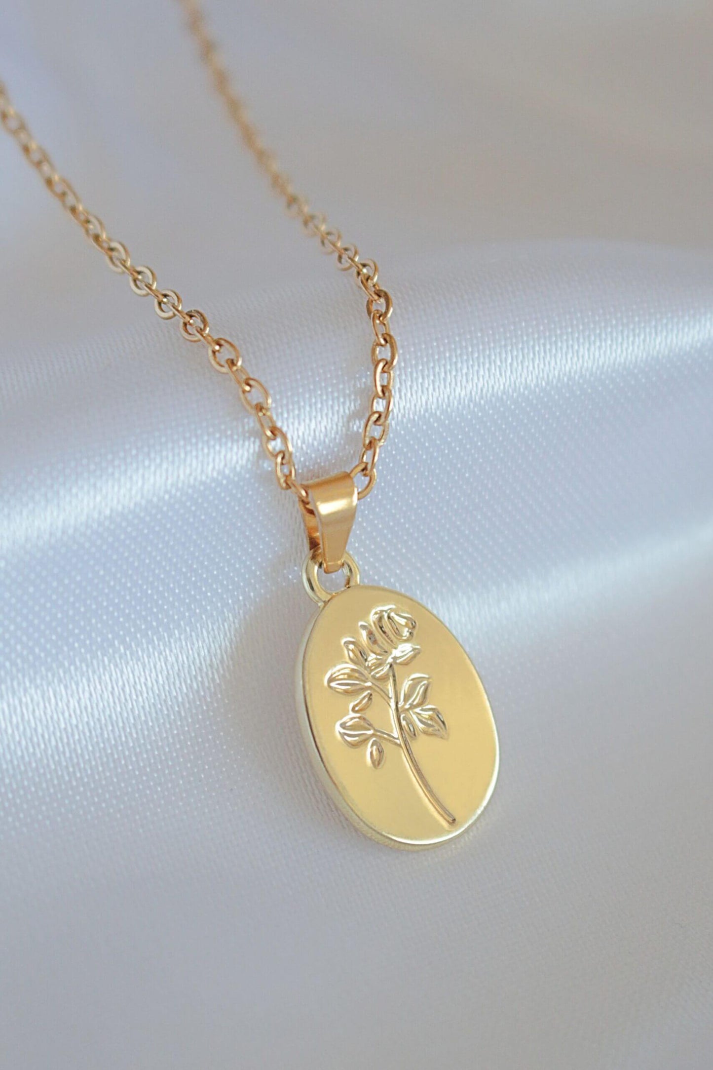 “Bouquet de Roses” 24K Classy Floral Necklace - Which Mark