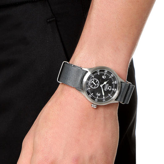 39.5mm field quartz watch with nylon 6 strap in grey colour - Which Mark