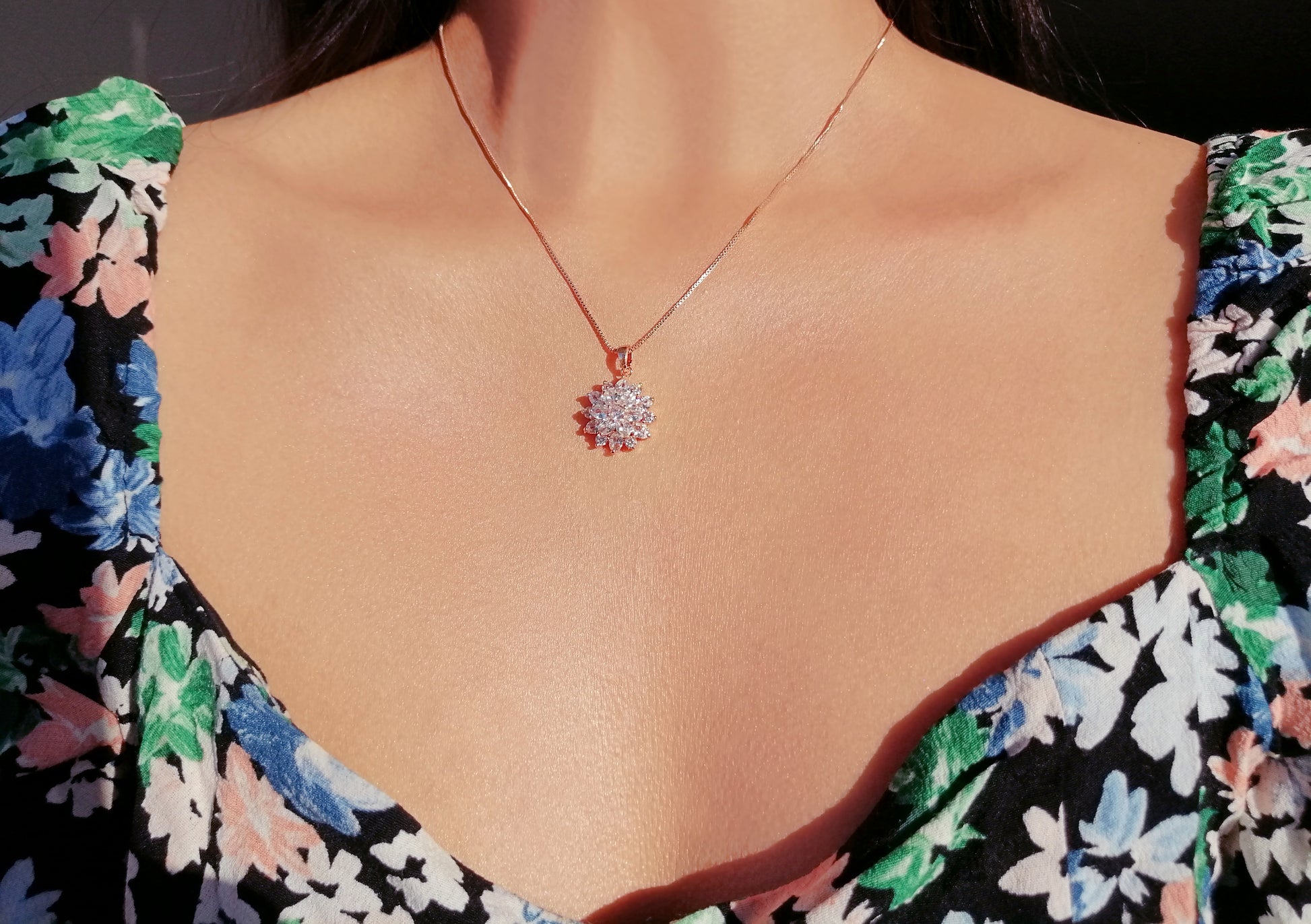 Diamond Sunflower Pendant Necklace 18 Karats Gold Plated - Which Mark