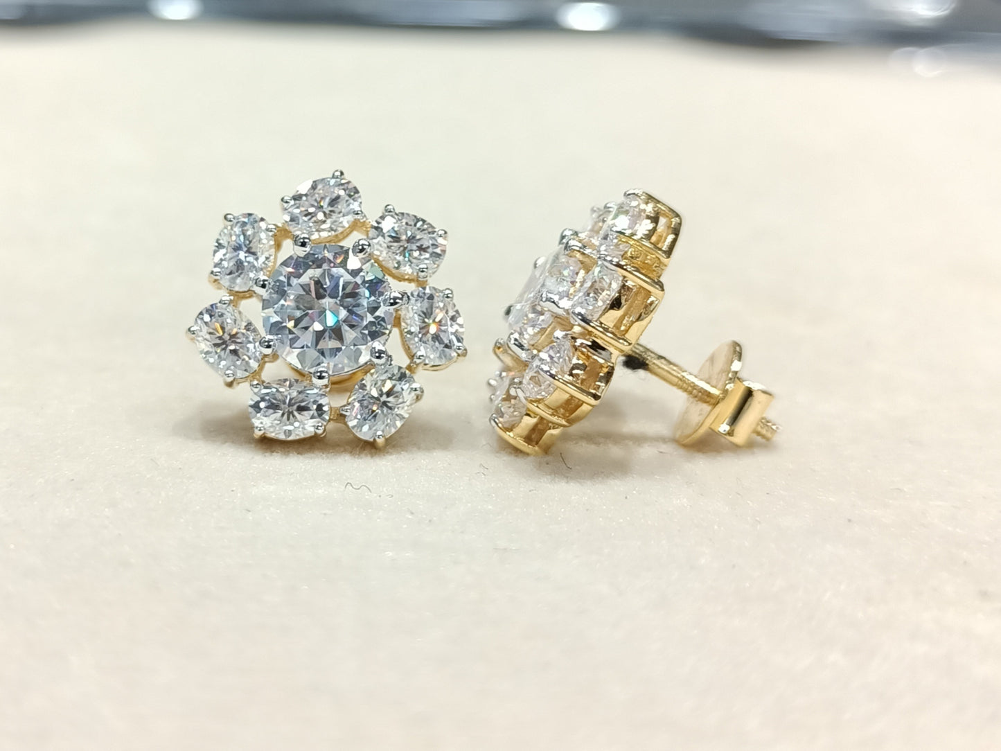 Moissanite Round & Oval Shape Earring – WE00107 - Which Mark
