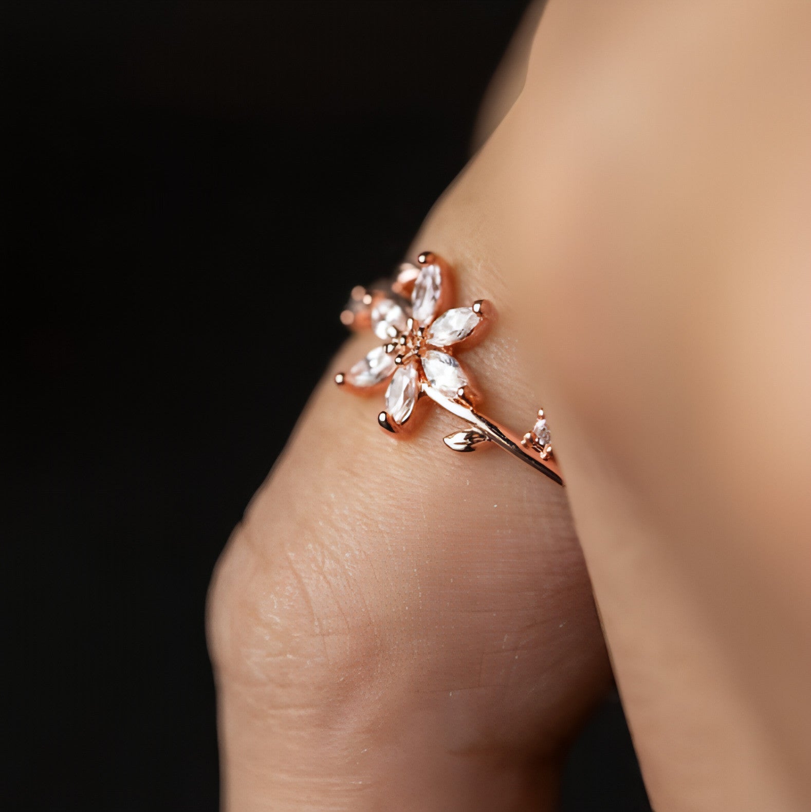 LuxeJewels™ – Art Deco Floral Diamond Ring in Gold & Platinum - Which Mark