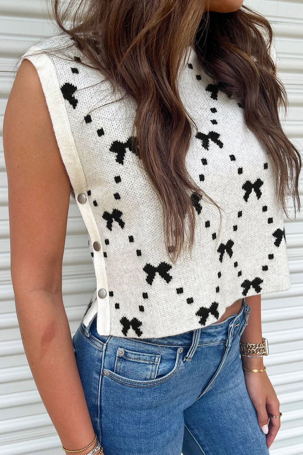White Bow Pattern Buttoned Side Cropped Sweater Vest - Which Mark
