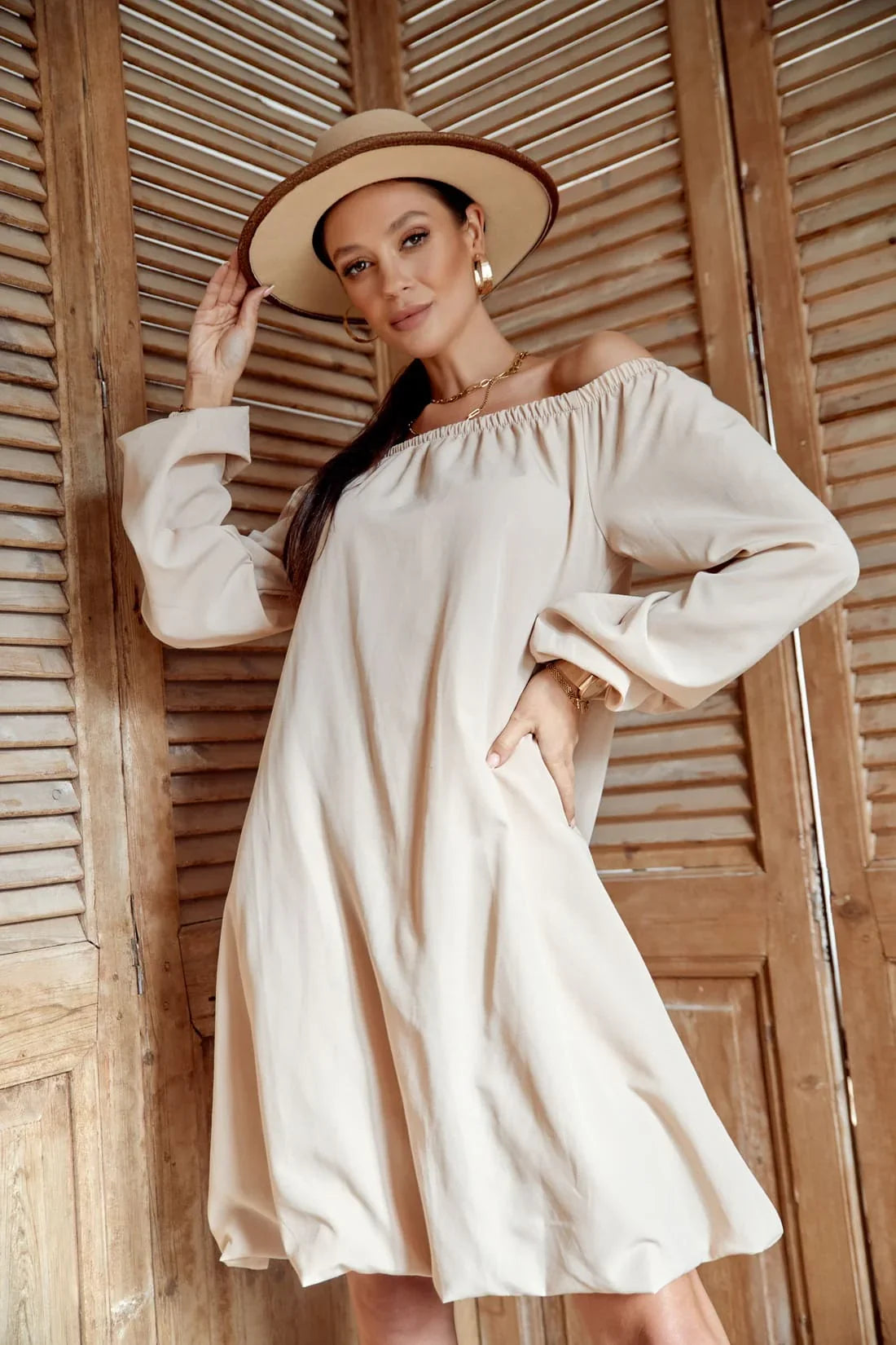 Oversize trapeze dress with a puffy bottom, beige FG653 - Which Mark