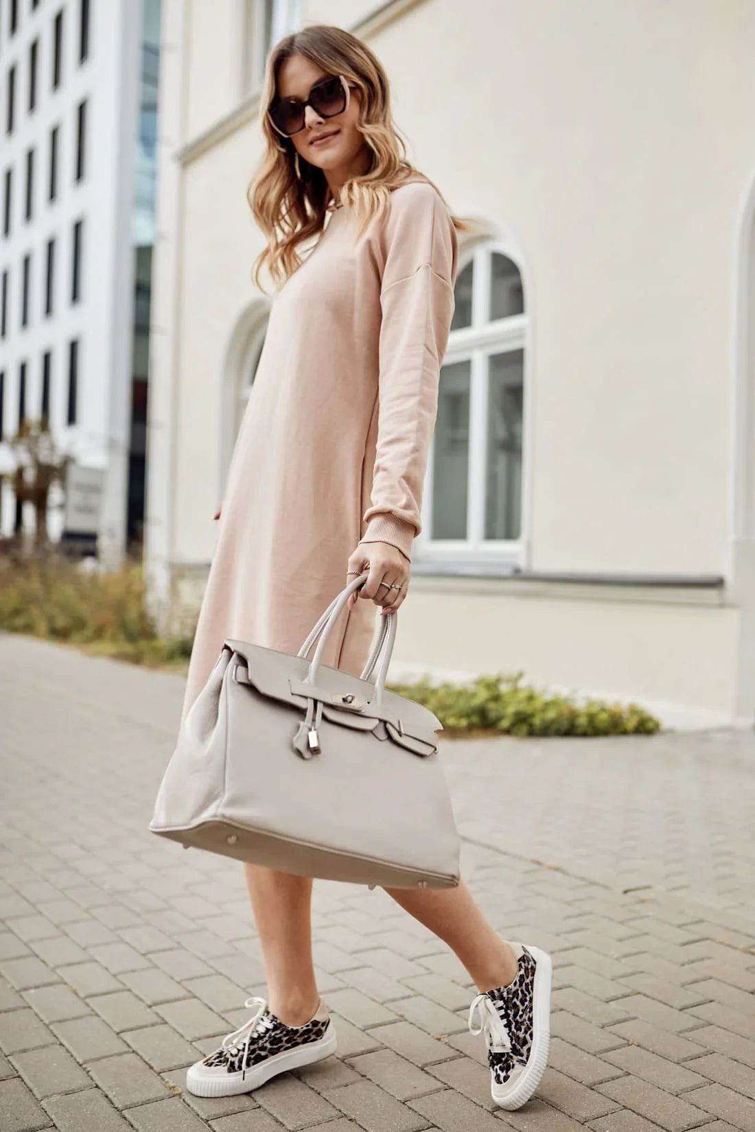 Sports midi dress with a hood, beige FI725 - Which Mark