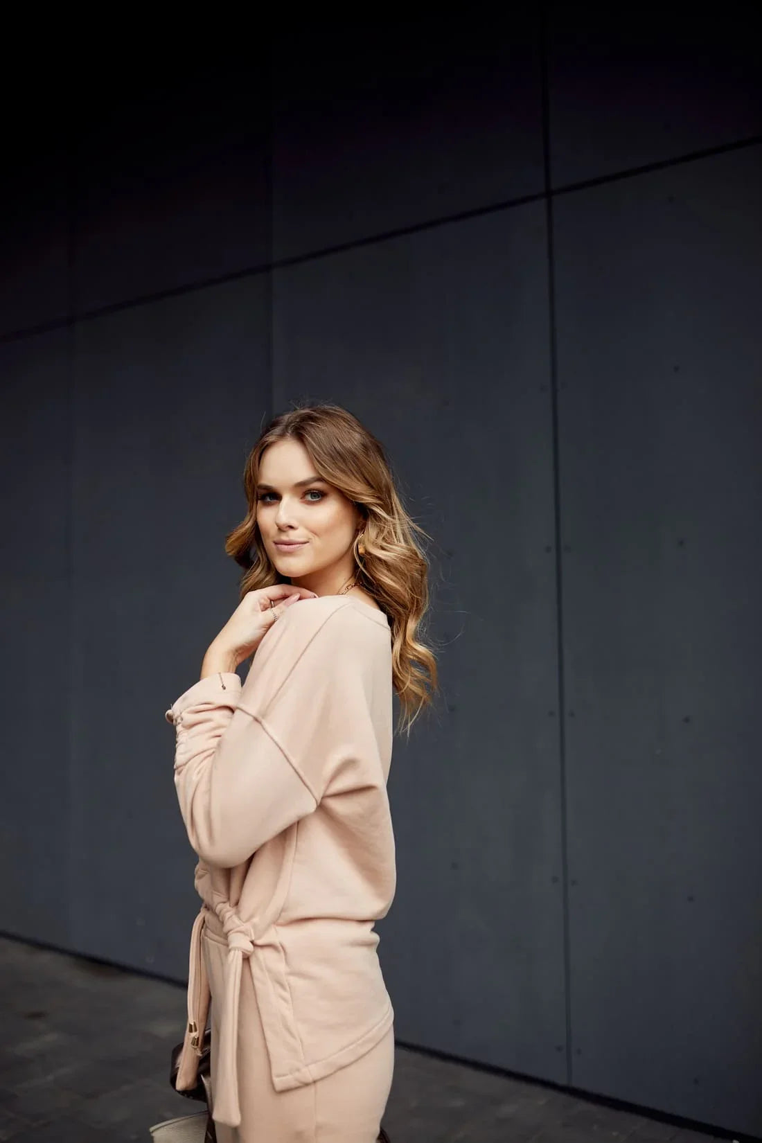 Smooth women's tracksuit with an asymmetric sweatshirt, beige FI731 - Which Mark