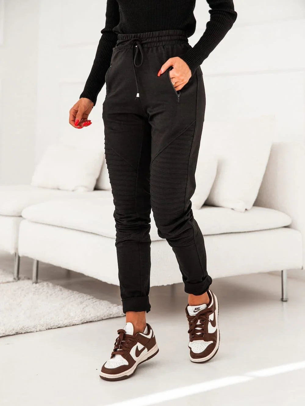 Women's sweatpants with stitching, black FI732 - Which Mark
