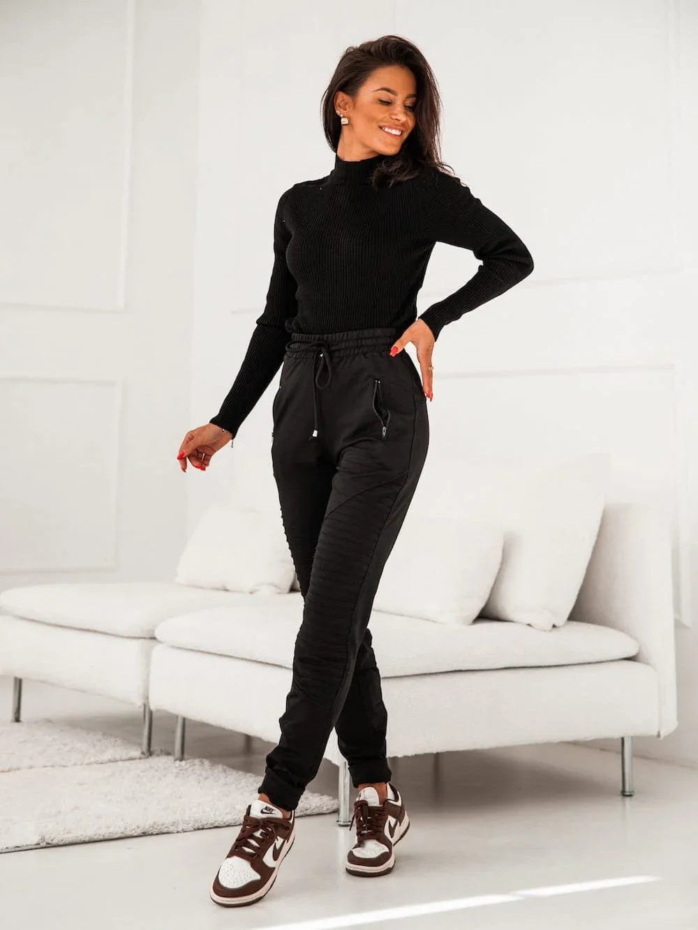 Women's sweatpants with stitching, black FI732 - Which Mark