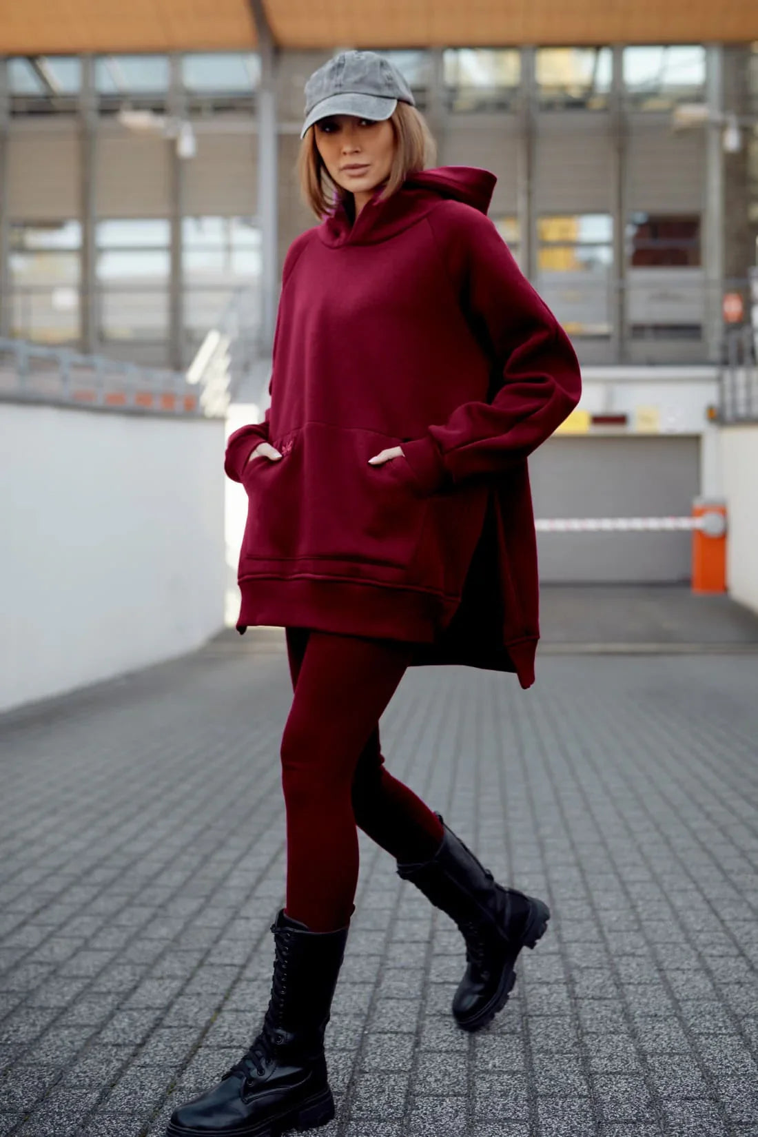 Women's set oversize sweatshirt and striped leggings burgundy FI764 - Which Mark