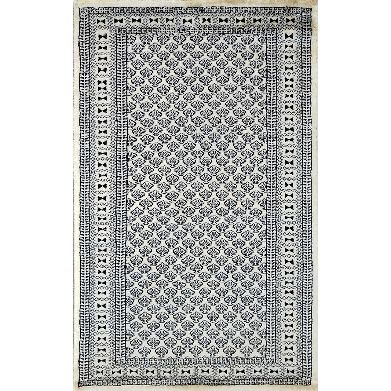 2.5×4 Feet White Handmade Wool Carpet - Which Mark